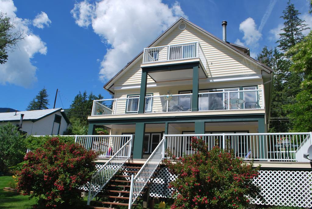 Willow Point Beach House Bed & Breakfast Nelson Exterior photo